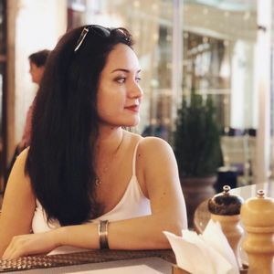 Meet your Posher, Diora